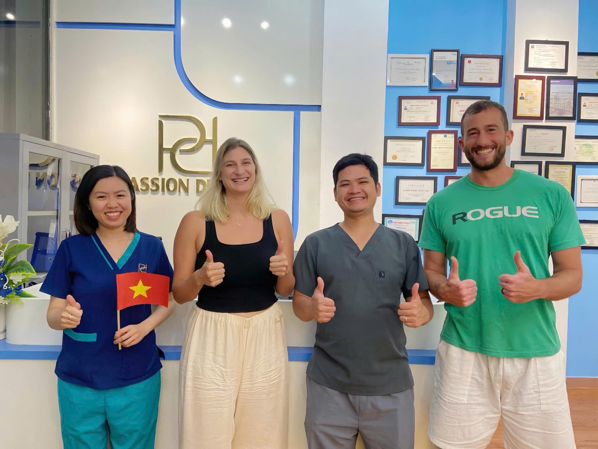 Đội ngũ Passion Dental cùng khách quốc tế